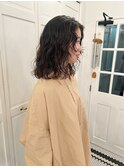鎖骨ラインのパーマヘア