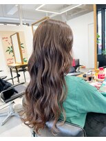 サニーズ(SUNNY'S by CONKS) オリーブグレージュカラーのうる艶ロング