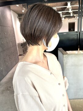 ビビッド(vivid) ふんわりショート小顔ヘア簡単スタイリングツヤ髪スタイリング