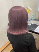 切りっぱなしボブとピンクベージュ