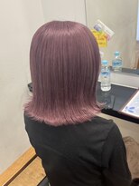 アパートメントヘアー&nbsp;切りっぱなしボブとピンクベージュ
