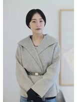 マレ(MARAIS) センターパートなショートボブ