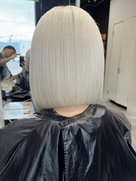 エイチ(H) xブリーチ/イメチェン/ホワイトブロンド/外ハネボブ/美髪/