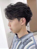 リヴ オオサカ(LIV OSAKA)&nbsp;フェザーショートフェザーパーマセンターパート毛流れニュアンス