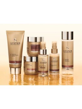 お客様の髪の状態やお悩みに合わせて複数のトリートメントを重ね付けする話題のSystemトリートメント導入。