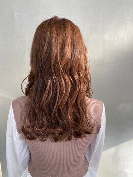 やわらかオレンジベージュ×ゆる巻きウェーブロング