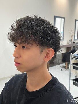 エミュ(emu.) 大人の色気引き出すウェーブパーマ