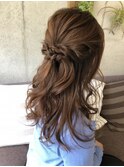 ナチュラルなのにオシャレなねじりハーフアップ☆