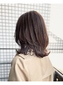 「脱白髪染め」くすみベージュカラーとレイヤーカット
