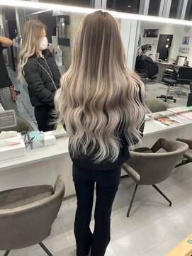 キング 枚方店(K!ng) 【枚方】ホワイトハイライトケアブリーチ白髪ぼかしハイライト