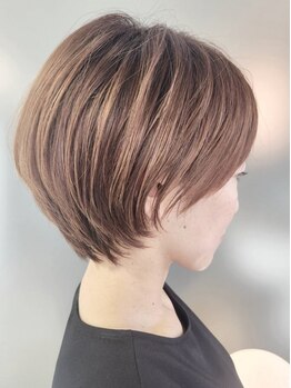 『大人女性向けショート、ボブスタイルはピンナップへ』