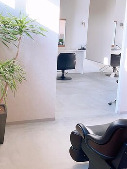 スコヘアー(suco hair)の写真/女性スタイリストのみのプライベートサロン☆贅沢な個室で周りの目を気にせずリラックスしたサロンタイムを