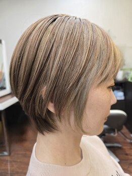 タグヘアー(Tag Hair)の写真/【毎日を素敵に気持ちよく】グレーカラー×カットが大好評の吉塚の美容室☆暗いだけが白髪染めじゃない！