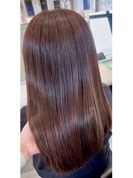 クイーンズゲート 昭和パレス店の写真/髪が安定する弱酸性領域の縮毛矯正でナチュラルで柔らかい、ずっと触っていたくなる髪へ。