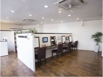 ヘアーカラーカフェ 那覇店(HAIR COLOR CAFE)の写真/【奥武山駅/徒歩2分】駅チカだから学生さんも通いやすい♪高級ブランドの商材を使用した本格カラーを体験★
