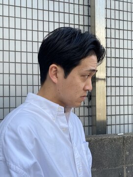 ウェルネス(Wellness) ナチュラルセンターパートオールバックスタイル