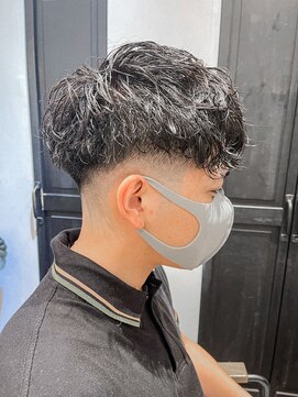 エフエム 明大前(FM) ソフトツーブロック/刈り上げ/センターパート/ツイスト/ビジネス