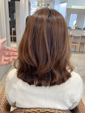 クーラ(Cura) ★くびレイヤーエモージュ斜めバング グレージュカラーシルキー