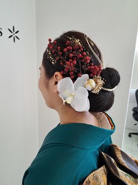 ルージュアレーブル(rouge a levres) 華やかなお団子ヘアセット