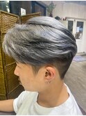 洗練された色気。シルバーグレージュ/ツーブロック/刈り上げ