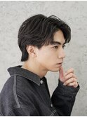 大人の抜け感を演出する、今トレンドのフェザーパーマ