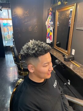 キングスマントーキョー 府中店(KINGSMAN TOKYO) ボルサリーノパーマ