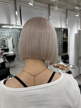 サンク 原宿 表参道(cinq) 切りっぱなしボブインナーカラーミルクティーベージュ