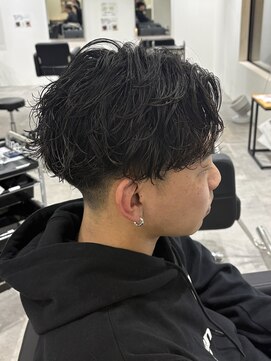 ヒュイル バイ ニアウ(Hwyl by Niau) MEN’S HAIR/波巻ツイストスパイラル/シャドウパーマ/伊勢崎