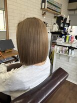 ライフ 星田店(Lyfe)&nbsp;大人女性向け艶ベージュボブ丸みシルエット上品ダブルカラー_487