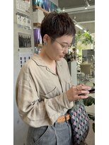 ウーフ(U-fu) ボーイッシュショートオン眉外国風ショート刈り上げショート