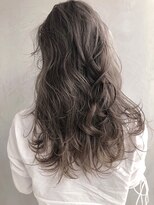 ヌイ 横浜(nui)&nbsp;クリアグレー_耳かけウェーブパーマフォギーベージュ