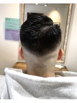 ミモザワークス(Mimosa Works) NEO角刈りの後頭部