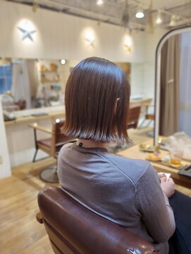 ヘアスペース リズム グリーン(Hair space Rizm green) ちょうどいい長さの切りっぱなしボブ