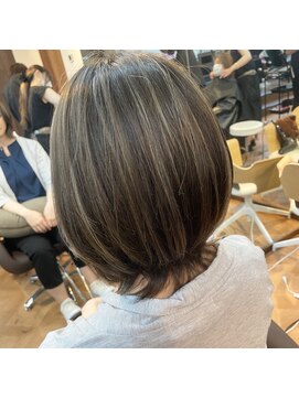 ライズ バイ レボ(RISE by REVO) ペールベージュセクションカラーグラデーションカラー外ハネボブ