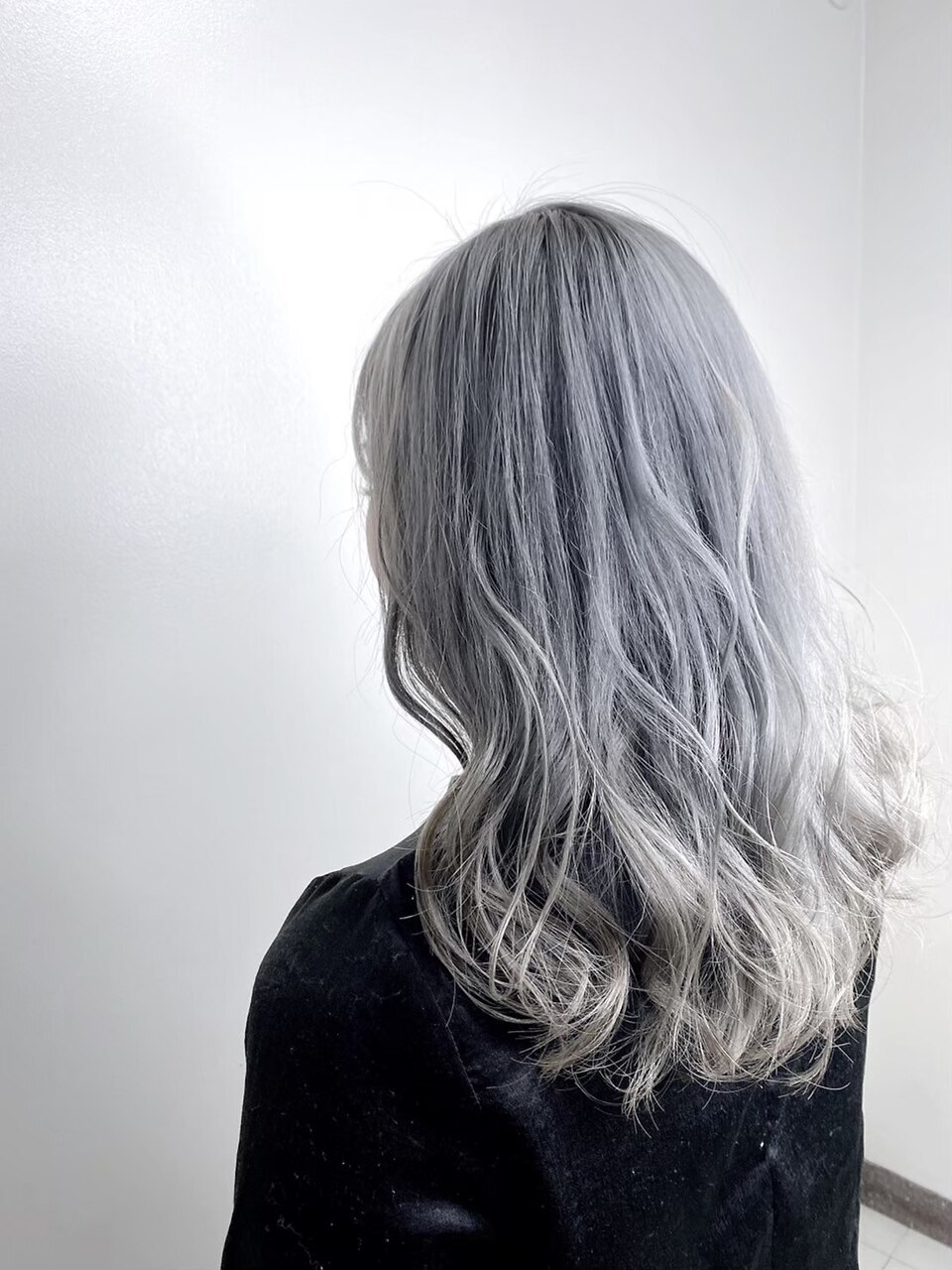 2025年夏】プラチナカラーの髪型・ヘアアレンジ｜人気順
