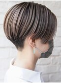 刈り上げ 前髪なし ハンサムショート グレージュ
