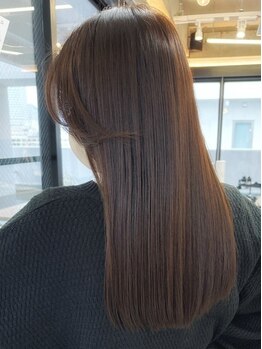 白髪ぼかし/脱白髪染めでグレイカラーでも透明感ある仕上がりに。