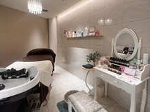 日常から離れ、水の音が響く贅沢な空間でおくつろぎくださいませ