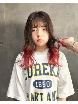 セミロングのデザインカラー（２ブリーチ）