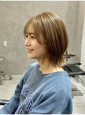 くびれミディアムレイヤー透明感ミルクティー