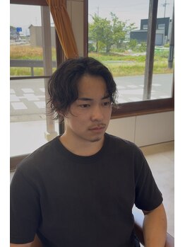 ロンポワンズヘアの写真/【ニュアンスで魅せる】動きのあるパーマスタイルで、こなれ感を演出。朝のセットも楽々決まる♪