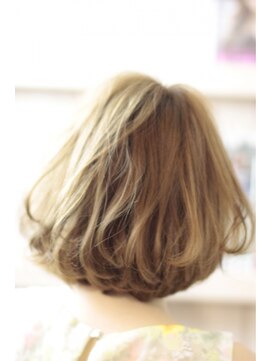 エイミーバイアフロートザガーデン 浦和店(amie by afloat the garden) ルーズウェーブ～耳かけショートボブで大人グラム【浦和】