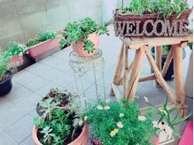 アン アンド リラクゼーションサロン ドゥー Une and Relaxation salon Deuxの雰囲気（緑溢れる「Une」でお待ちしてます。）