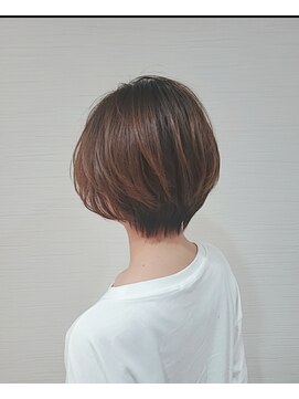 クレス 本川越店 首が細く見える涼しげことりベージュのショートボブ