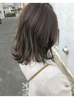 ヘアデザイン ソラ(Sola)&nbsp;大人可愛いエフォートレスグレージュ×ふんわり外ハネミディ