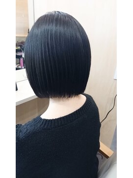 エムスリー ソリス(EMU THREE SOLIS) パッつんボブ