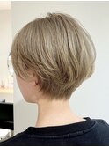 ハンサムショート×ハイトーン×ミルクティーベージュ