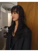黒髪ロングパーマ