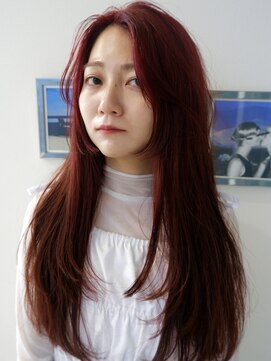 オーオシカシカスペース(OOO YY Space) ロングレイヤーにボルドーカラー/ブリーチなしWカラー/前髪なし