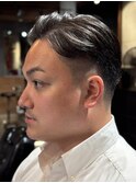 サイドパートスタイル